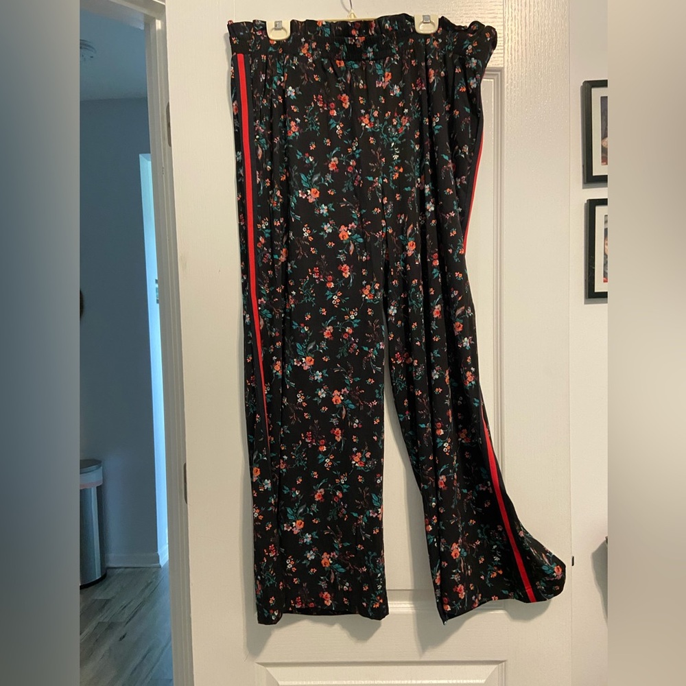 DU JOUR Floral Black Pants - Picture 5 of 5